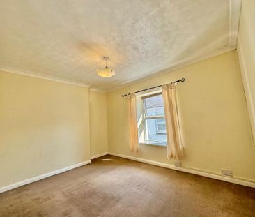 2 bedroom end of terrace house to rent - Photo 2