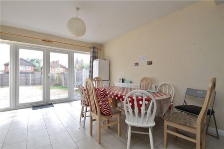 5 bedroom semi-detached house to rent - Photo 2