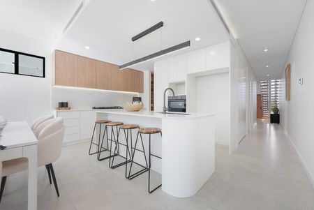 Stunning Brand New 5 Bedroom Home! - Photo 4