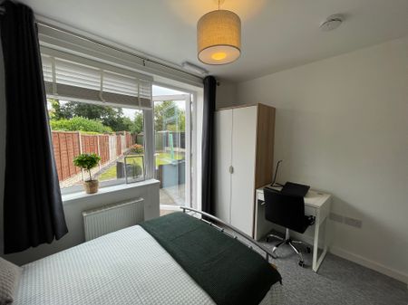 5LR - Professional Co-Living Property - Photo 2