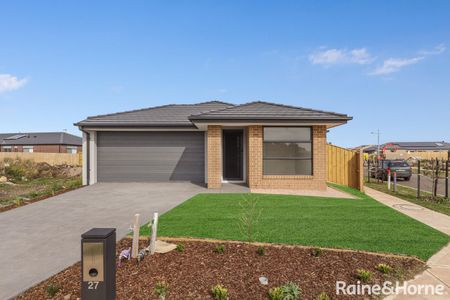 27 Flag Boulevard, Tarneit, VIC 3029 - Photo 4