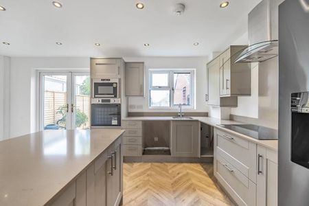 3 bedroom semi-detached house to rent - Photo 2
