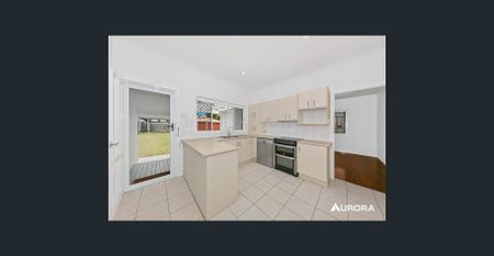 Modern Comfort Meets Convenience – Spacious Family Home in Prime Stafford Location - Photo 5