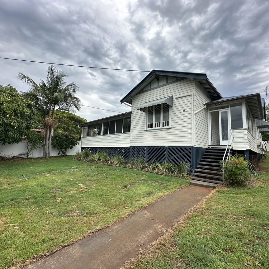 Renovated 3 Large Bedroom Home + Sleepout - Photo 1