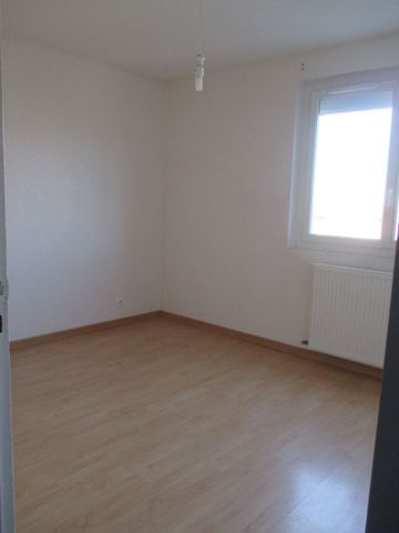 Location Appartement 3 pièces 77m² - Photo 2