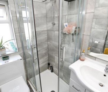 If you are looking for a well presented 3 bedroom house to rent in ... - Photo 5