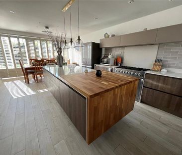 5 bedroom detached house to rent - Photo 1