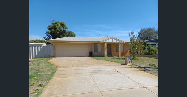 SOLAR PANELS & AIR CON - Photo 1