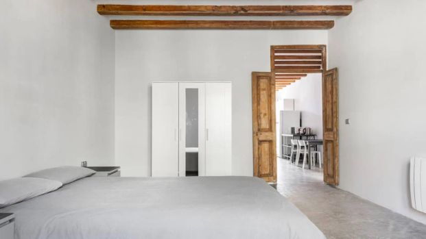 Room in a shared 1-bedroom apartment for rent in El Poblenou, bills included - Photo 1