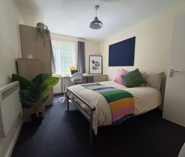 Essential Standard (Shared Bathroom) - Photo 4