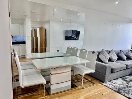 2 Bed Flat, Baldwin House, HA1 - Photo 3