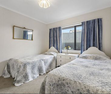 Spacious 4-Bedroom Brick and Tile Home in Albany! - Photo 1