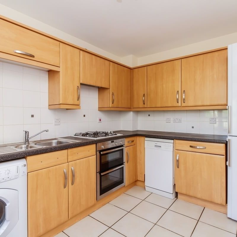 Larkspur Grove, Witney - Photo 1