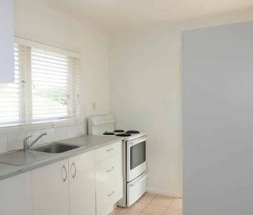 Tidy 2 Bedroom Unit - Photo 4