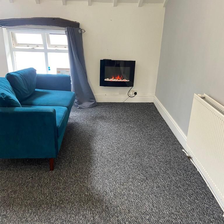 2 bedroom end of terrace house to rent - Photo 1