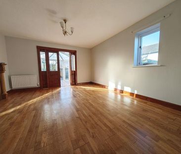 2 bedroom end of terrace house to rent - Photo 2