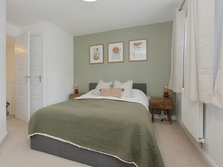 Semi-detached house to rent on - Photo 5