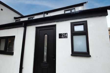214 Wash Lane, Bury, Greater Manchester, BL9 7DR - Photo 2