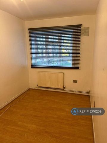 1 bedroom in a flat share to rent - Photo 5