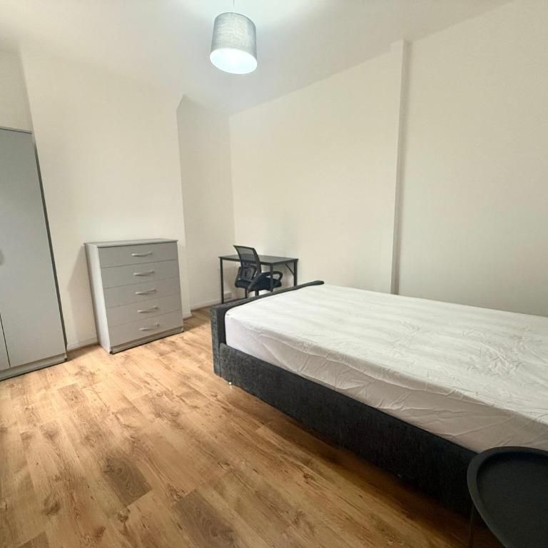 4 bedroom house share to rent - Photo 1