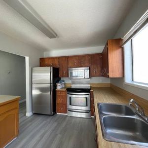 Bright Upper Suite - Photo 2