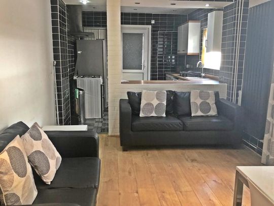 5 bedroom house to rent - Photo 1