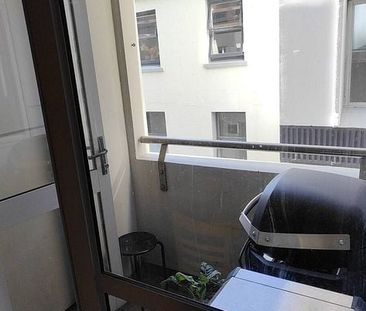 Chic Te Aro Apt w/ Balcony & Lift - Photo 4