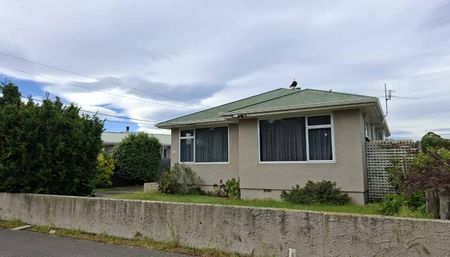 Tidy Two Bedroom Standalone Home – Fantastic Location - Photo 2