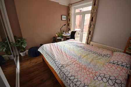 5 Bedroom House Let Agreed in Charminster - £2,200 pcm Tenancy Info - Photo 5