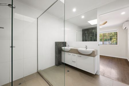 Spacious 3-Bedroom Townhouse in Prime Mooloolaba Location - Photo 2