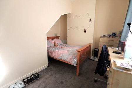 3 bedroom terraced house to rent - Photo 4