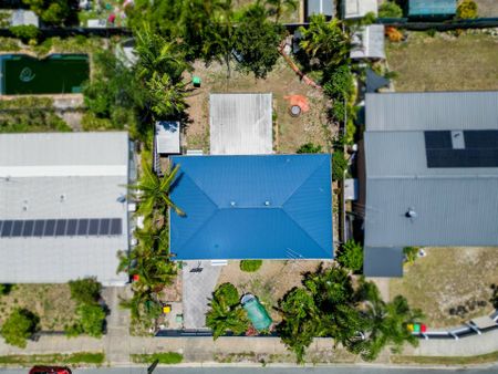 FAMILY HOME IN BANKSIA BEACH - Photo 2