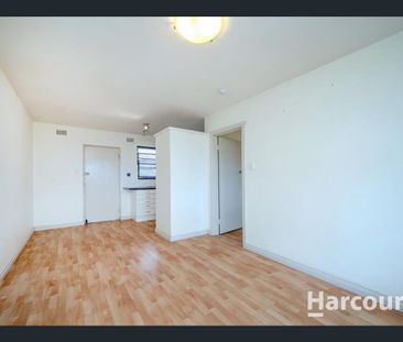 Perfect Location! - Photo 2
