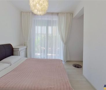 EXPLOREAZA 3D! Nobiliara proprietate, in vila, cu 50 mp grad - Fotografie 3