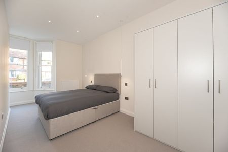 3 bedroom flat to rent - Photo 2