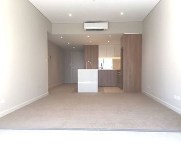 High rise | Bright | Winter Garden - Photo 2