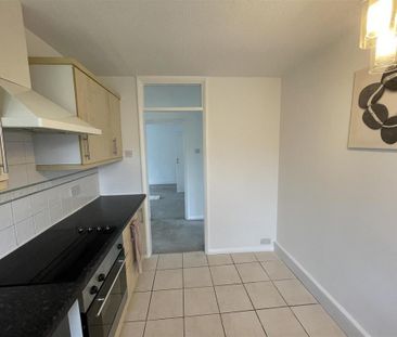 2 bedroom maisonette to rent - Photo 2