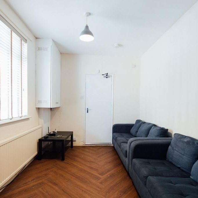 1 bedroom in a house share to rent - Photo 1