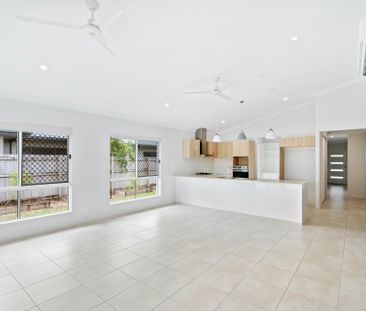 WOW! SUPERB FAMILY HOME! - Photo 6