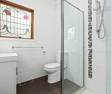 5 Bedroom Family Home! - Photo 4