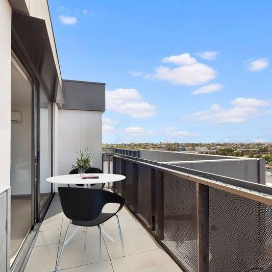 Preston's Best at Your Doorstep - Brilliant Location, Stylish Space - Photo 1