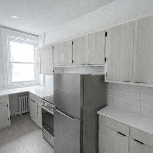 Recently Renovated 3½ Apartments Available - A louer • For Rent - Photo 2