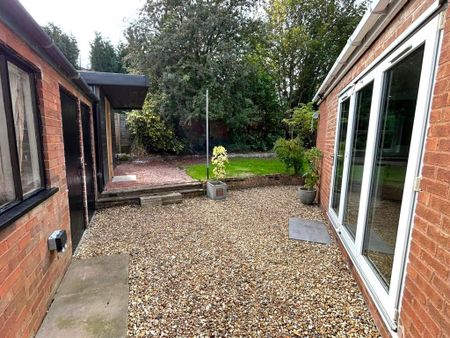 3 bedroom semi-detached house to rent - Photo 2