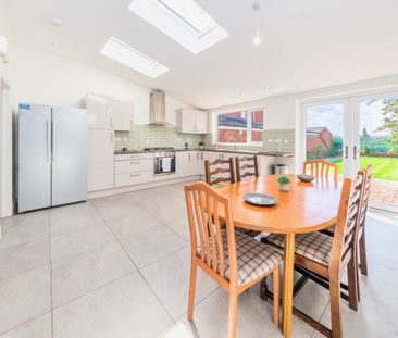 4 bedroom semi-detached house to rent - Photo 1