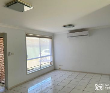 Modern family living with solar power & spacious outdoor area - Photo 1