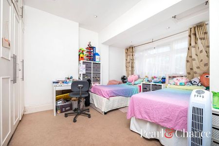 3 bedroom flat to rent - Photo 4