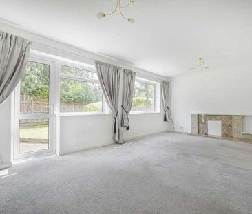Den Close, Beckenham, BR3 - Photo 1
