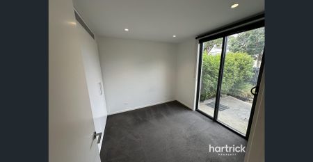 LOCATION, STYLE, & SOPHISTICATION - Photo 2