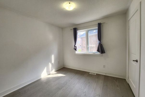 For Lease - 9 Acacia Court, East Gwillimbury, Ontario - Photo 1