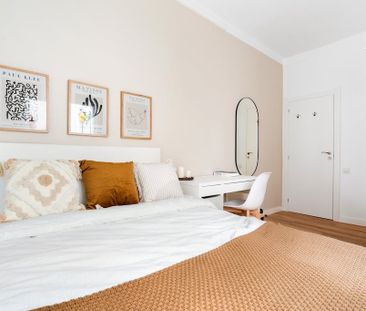 Carrer de Gaiarre, Barcelona, Catalonia 08014 - Photo 2